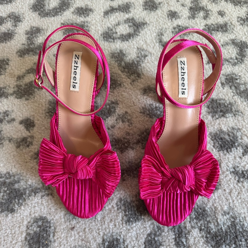Women's Pink Bow Sandals- RUNS SMALL (more like an 8.5)